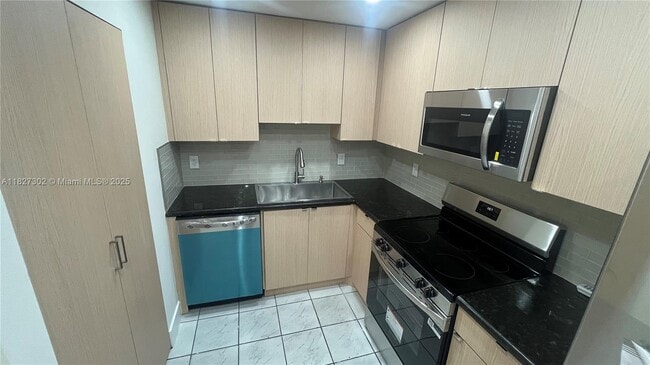 Building Photo - 10295 SW 137th Pl