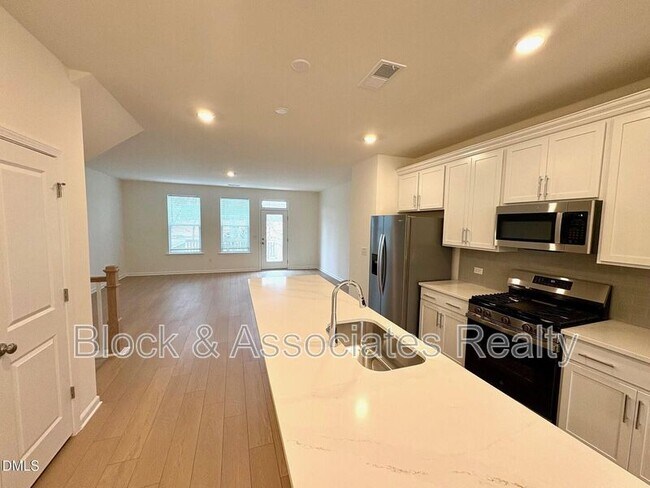 Foto del edificio - 721 Parc Townes Dr