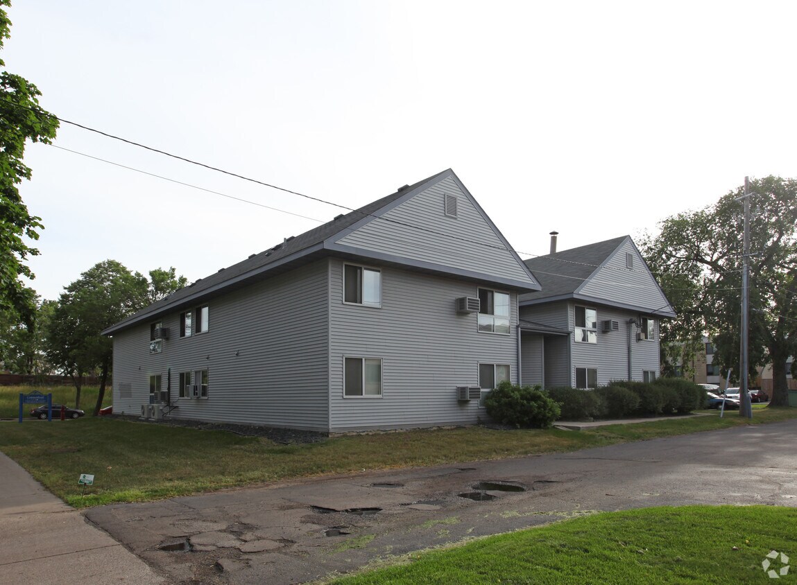 Building Photo - Kosgiolek House