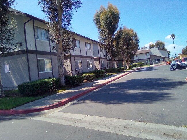Building Photo - 630 E Esther St