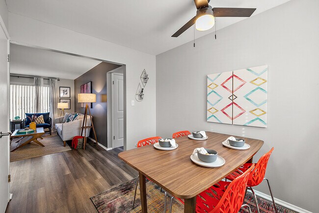 Foto del edificio - Cherry Hill Village Apartments - Dearborn Heights, MI