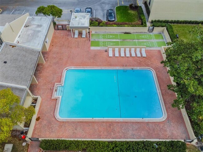 Foto del edificio - 13618 Greenfield Dr