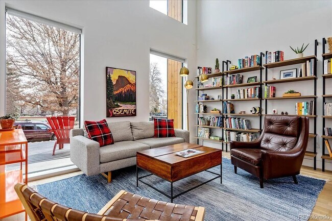 Building Photo - Contemporary Townhome in an Exceptional Su...