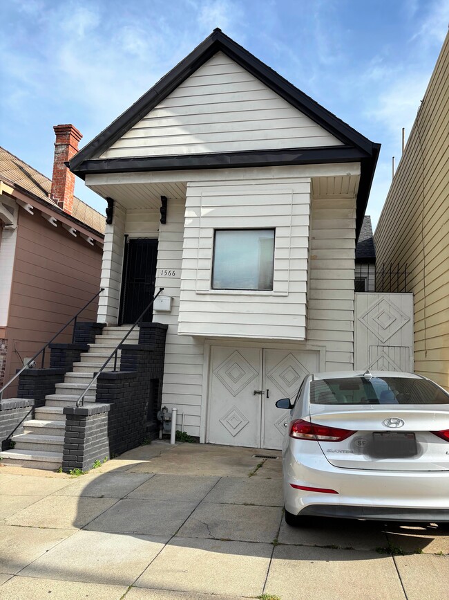 Building Photo - 1566 Newcomb Ave