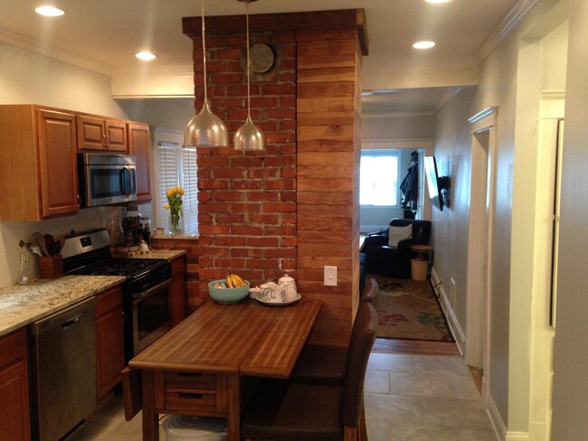 Foto del edificio - 323 Parkside Ave
