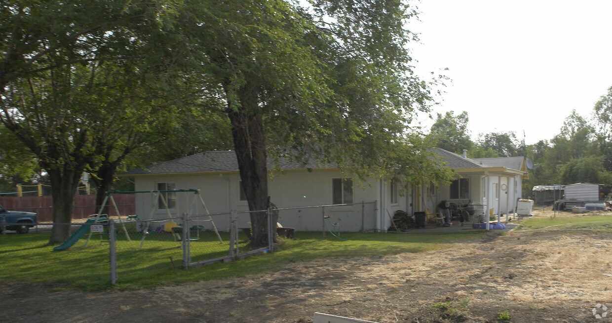 Building Photo - 1914 Lone Oak Rd