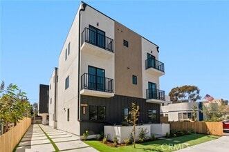 Building Photo - 2637 S Garth Ave