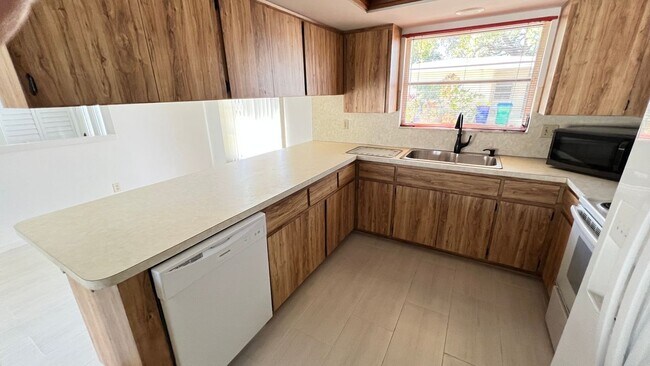 Foto del edificio - 10548 86th Ave N