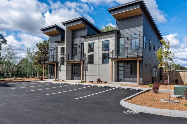 Foto del edificio - Spectacular BRAND NEW Custom 2-bd/2-bath with view of Redmond Canal!