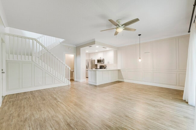 Foto del edificio - 2052 Tarpon Lake Way