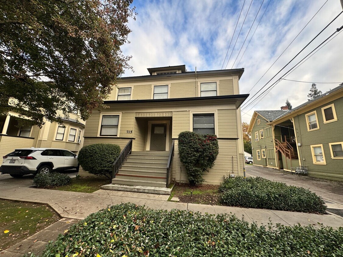 Foto principal - 715 18th St