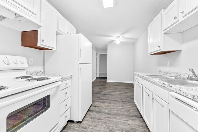 Foto del edificio - 5943 Walnut Cir Dr