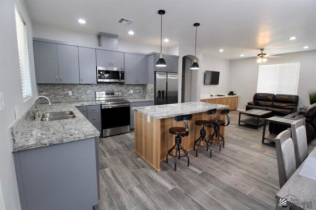 Foto del edificio - 4259 W 11th St