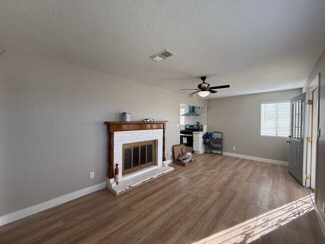 Building Photo - Lancaster 3 Bedroom + 2 Bathroom