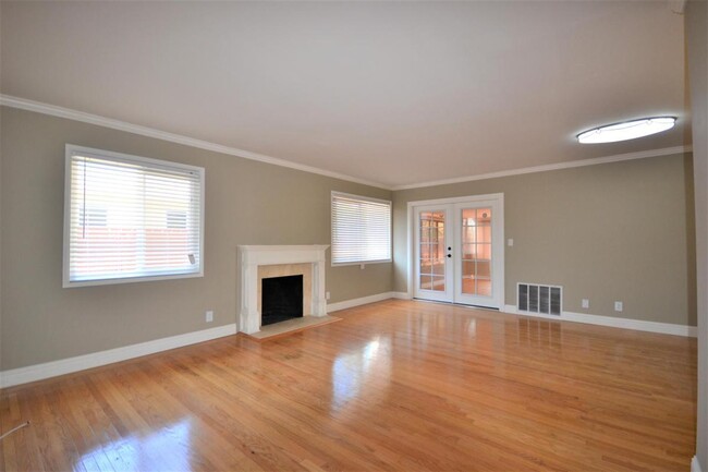 Building Photo - 926 Bermuda Dr