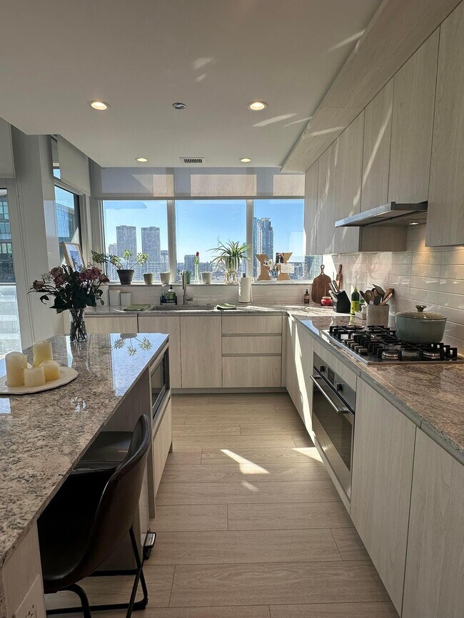 Foto del edificio - 355 N Halsted St
