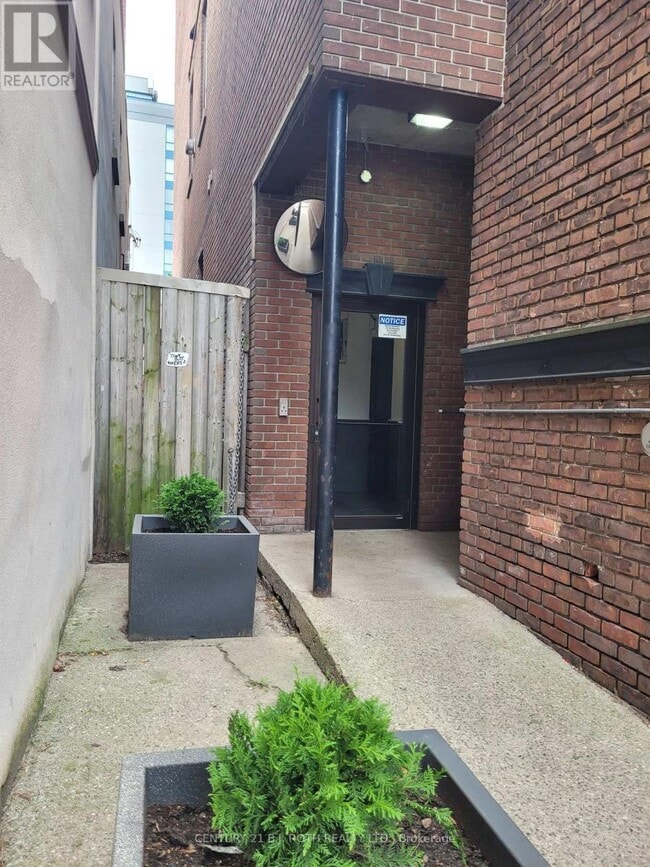 Photo du bâtiment - 19 Dunlop St W