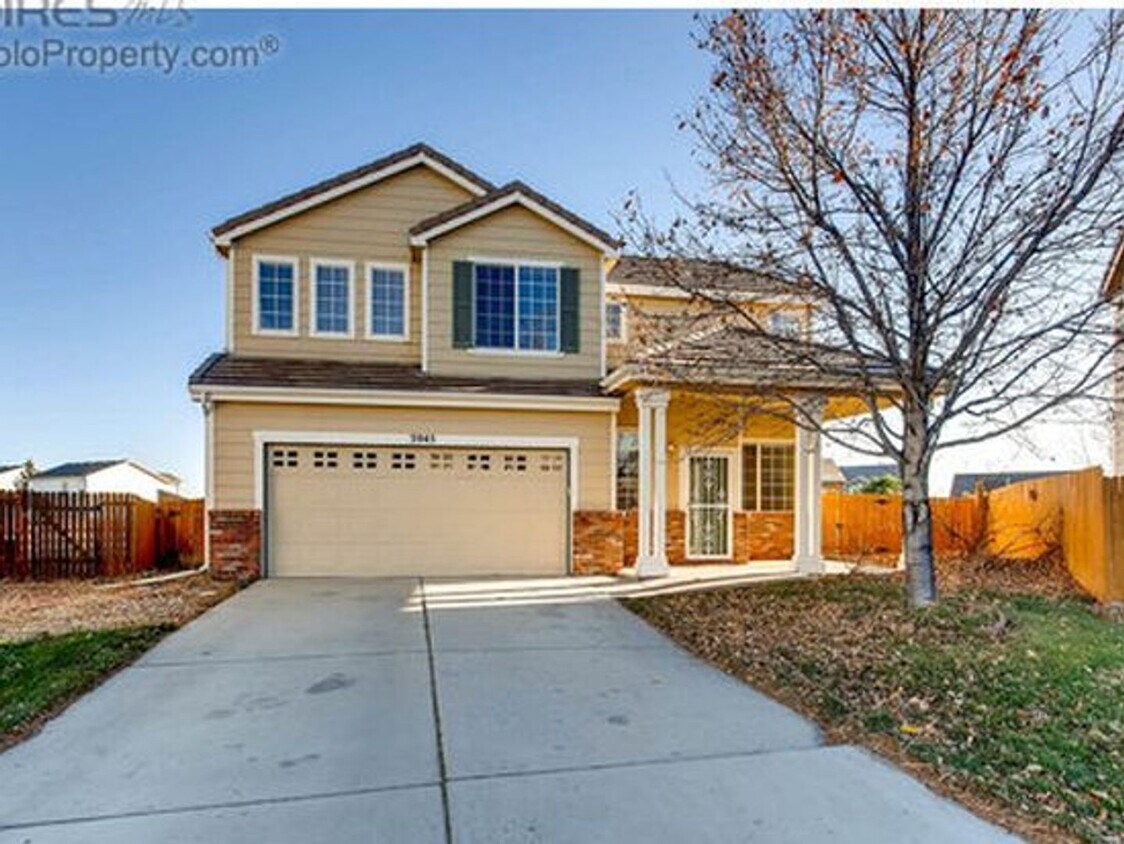 Primary Photo - Quiet Home, Great Views and Spacious Livin...