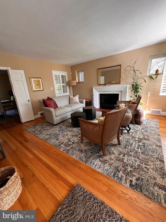 Foto del edificio - 4027 Deepwood Rd