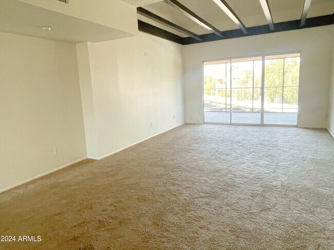 Building Photo - 11048 N 28th Dr