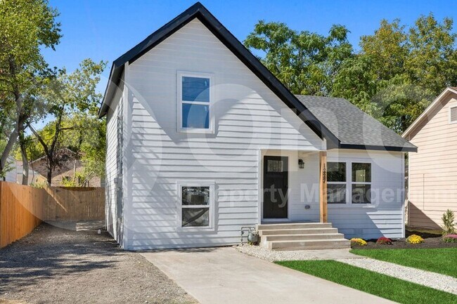 Building Photo - 1227 S Edgefield Ave