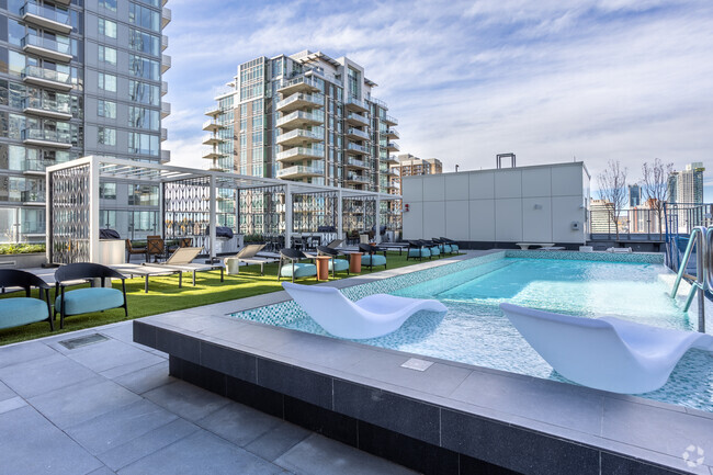 Piscine à débordement - Two Park Central