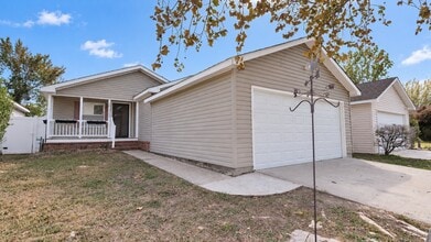 Building Photo - 10011 Berrybriar Ln