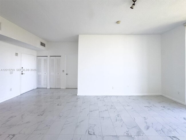 Foto del edificio - 1350 NW 8th Ct