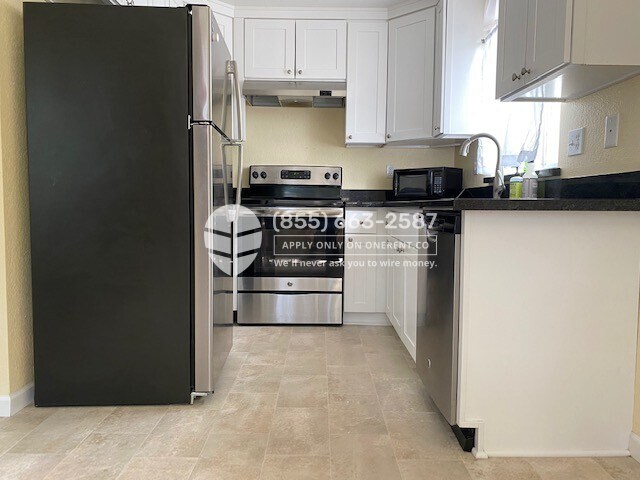 Primary Photo - 7611 Ridgewood Dr