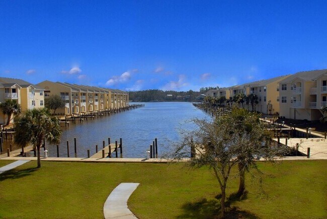 Foto del edificio - WATERFRONT LIVING! BEAUTIFULLY APPOINTED CONDO ON THE BAYOU IN OS SCHOOL DIST - FULLY FURNISHED