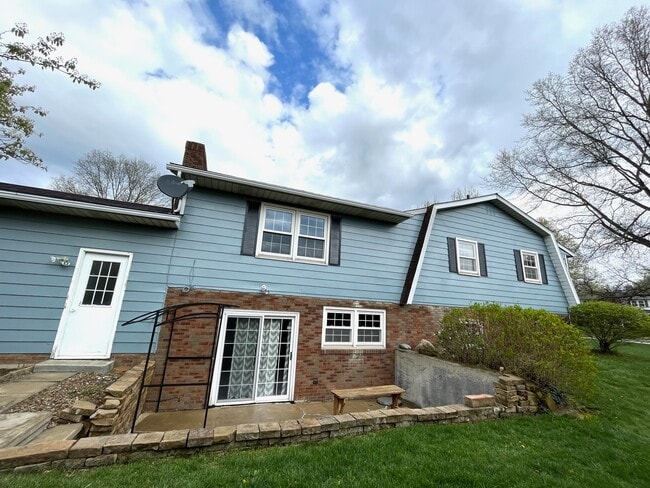 Building Photo - 396 Forest Ln