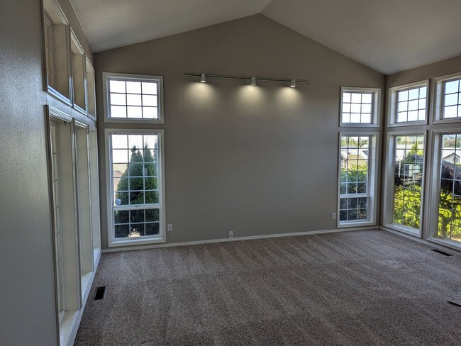 Building Photo - 5817 Cobalt Loop SE