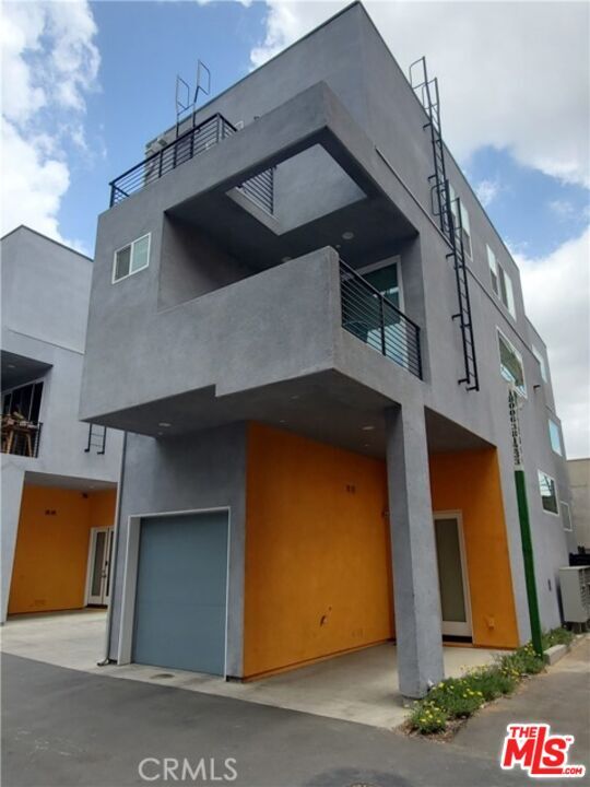 Foto del edificio - 2931 1/2 Denby Ave