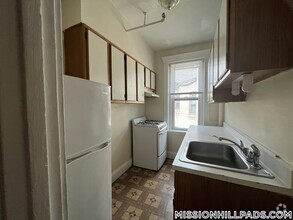 Building Photo - 360 Riverway