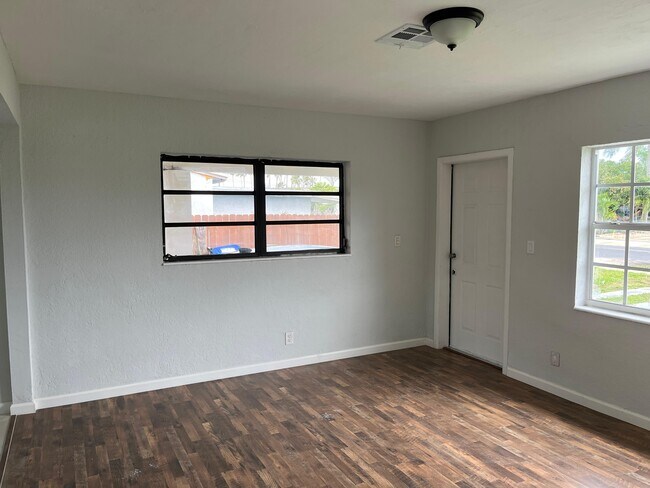 Foto del edificio - 1327 SW 22nd Ave