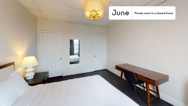 Foto del edificio - Private bedroom in 4 bed/1 bath Home