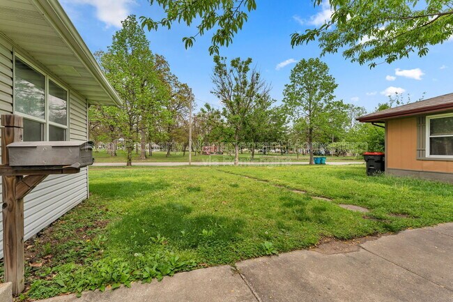 Foto del edificio - 716 E Locust St