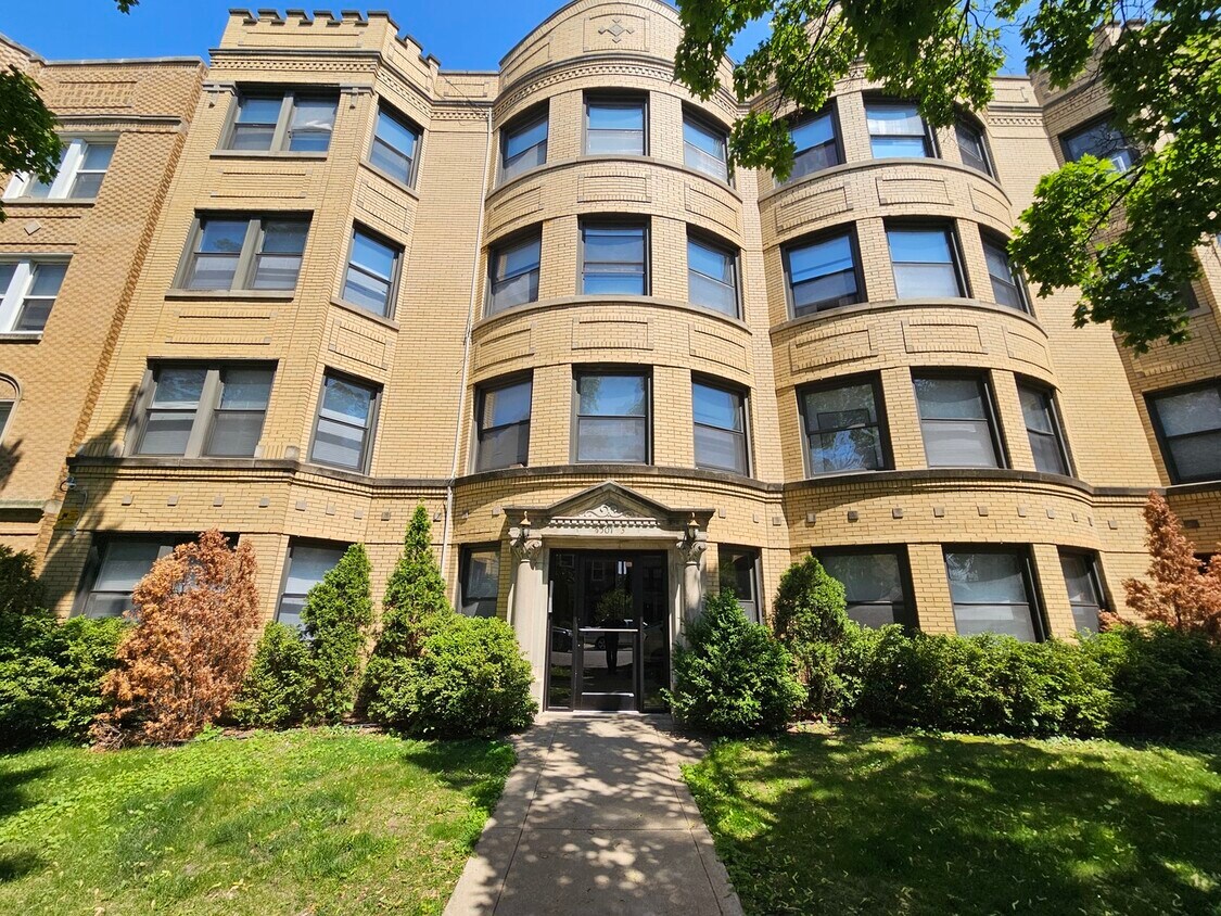 Primary Photo - 5507 N Campbell Ave