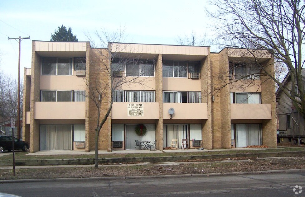 Building Photo - 939 Dewey St