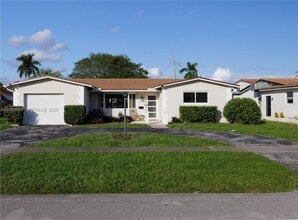 Building Photo - 609 S Crescent Dr