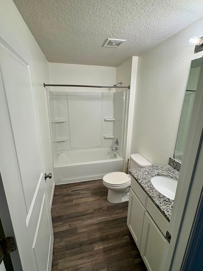 Foto del edificio - 6248 N Chestnut Terrace