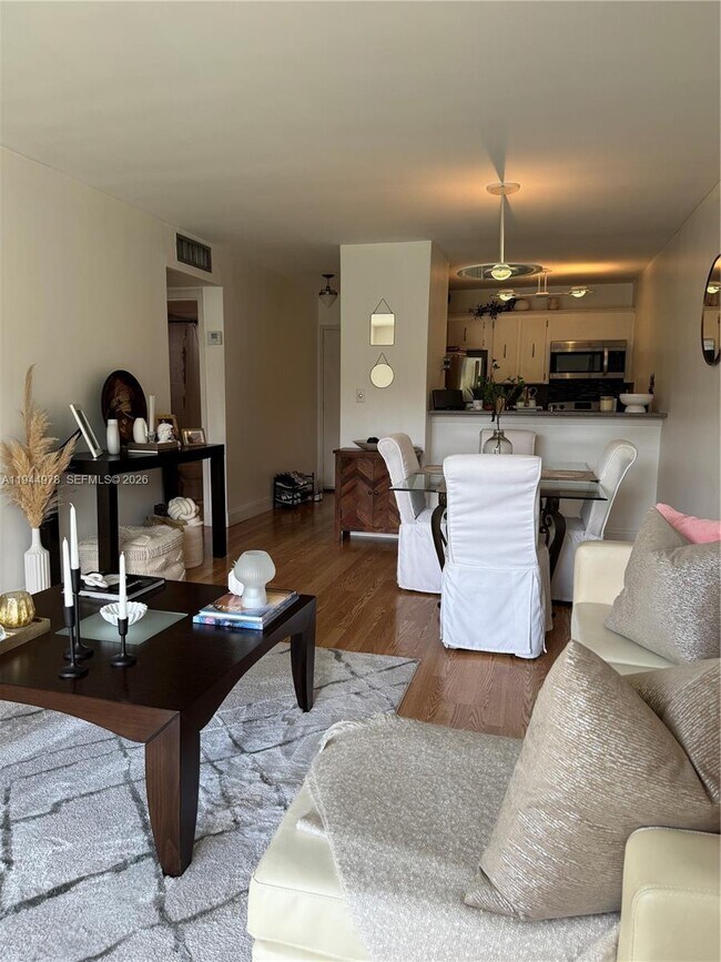 Foto del edificio - 1225 NE 124th St