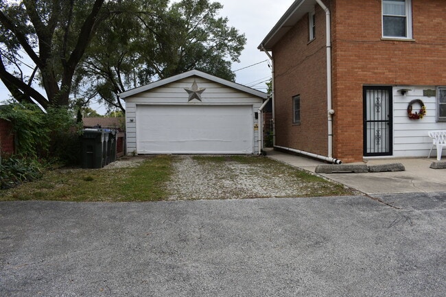 Building Photo - 8435 S 81st Ave