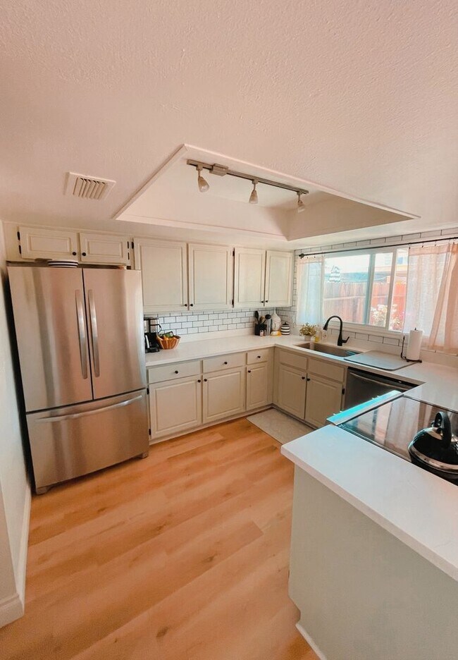 Foto del edificio - Spacious & Stylish 3BR Townhome in 85250! ...