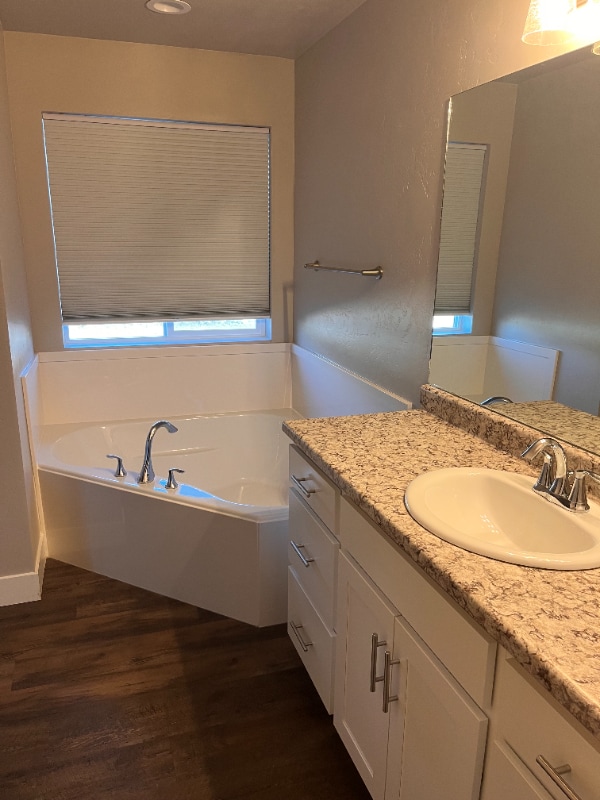 Foto del edificio - 200 1200 S