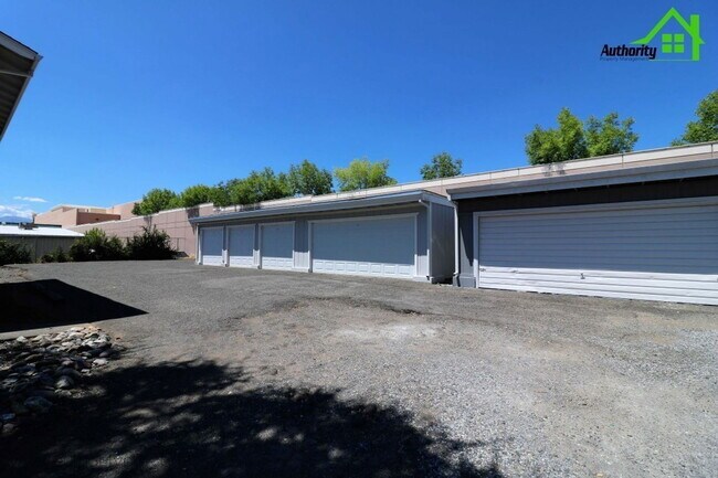 Foto del edificio - 900 Jamieson Ct