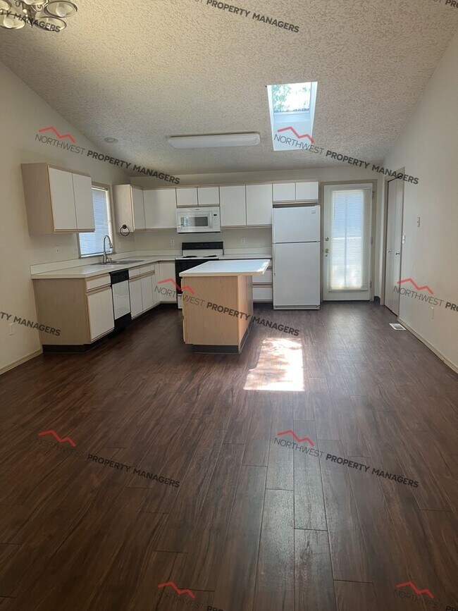 Foto del edificio - 16309 NE 8th St