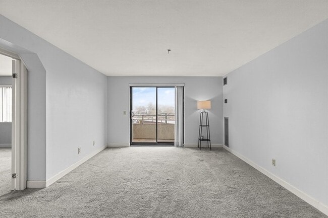 Foto del edificio - Modern 2BR Condo with Balcony & Amenities Across from Revere Beach
