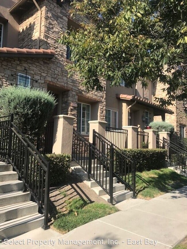 Foto del edificio - 3 br, 3.5 bath House - 5965 Tan Oak Drive