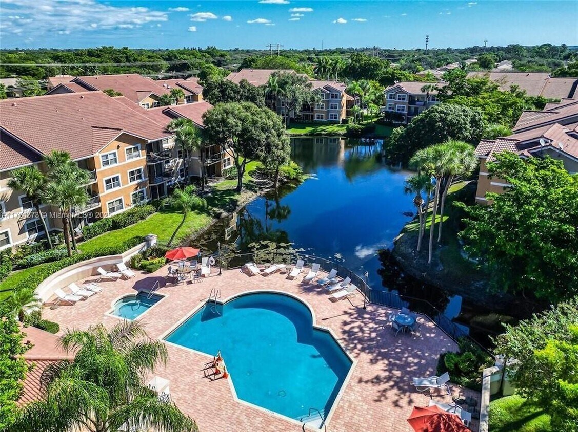 Foto principal - 9001 Wiles Rd